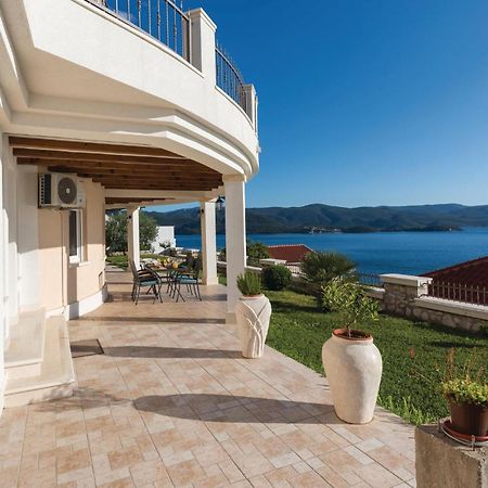 Lovely Apartment In Komarna With House Sea View Клек Екстериор снимка