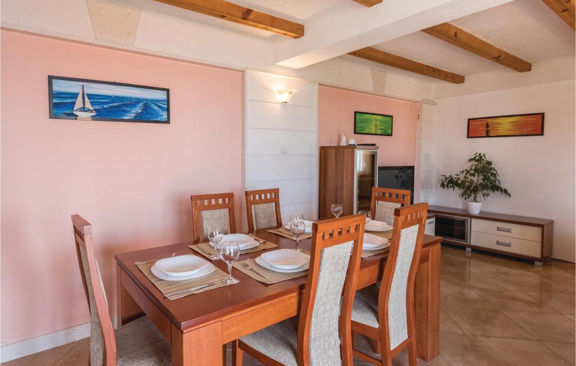 Lovely Apartment In Komarna With House Sea View Клек Екстериор снимка