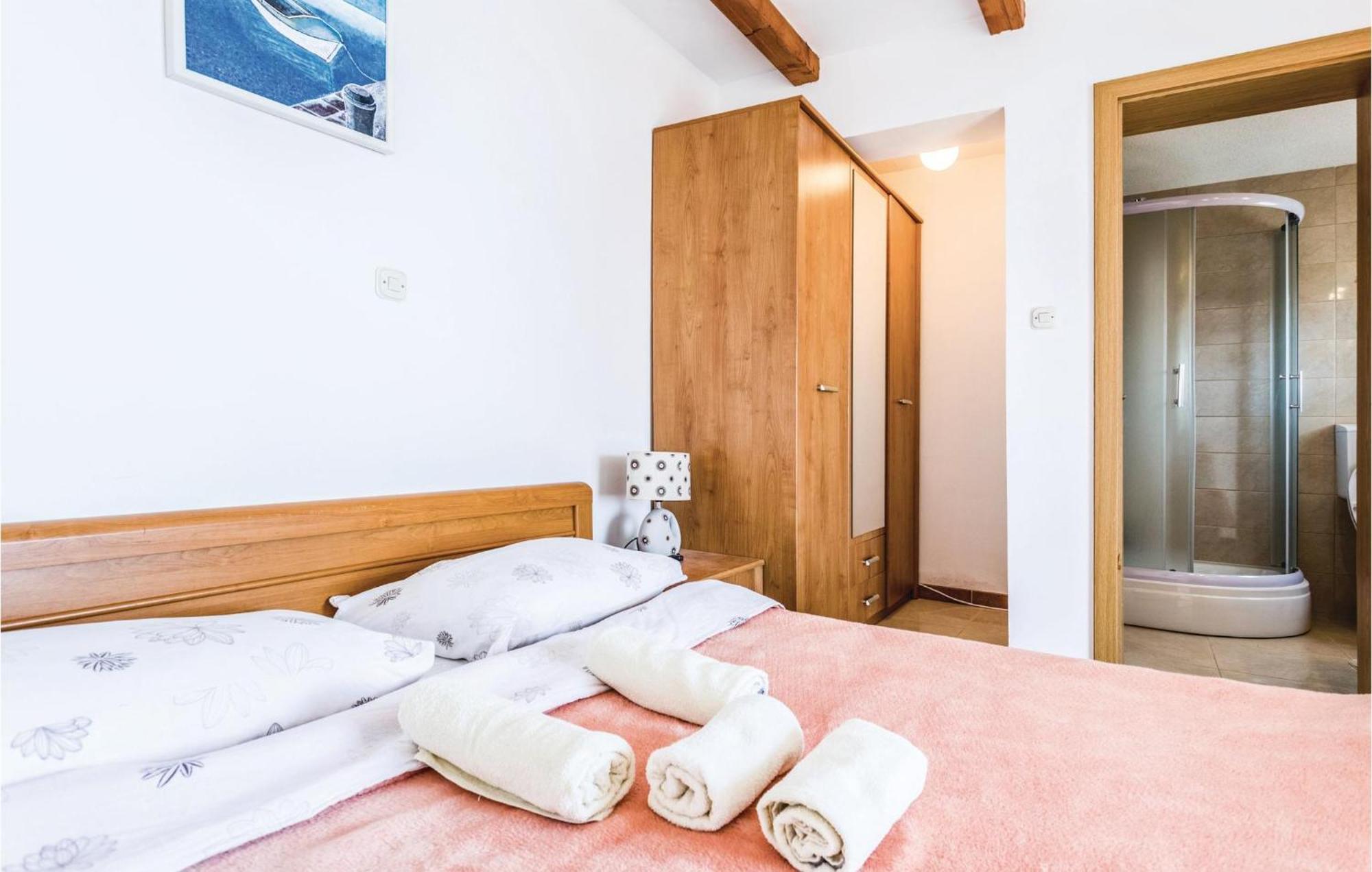 Lovely Apartment In Komarna With House Sea View Клек Екстериор снимка