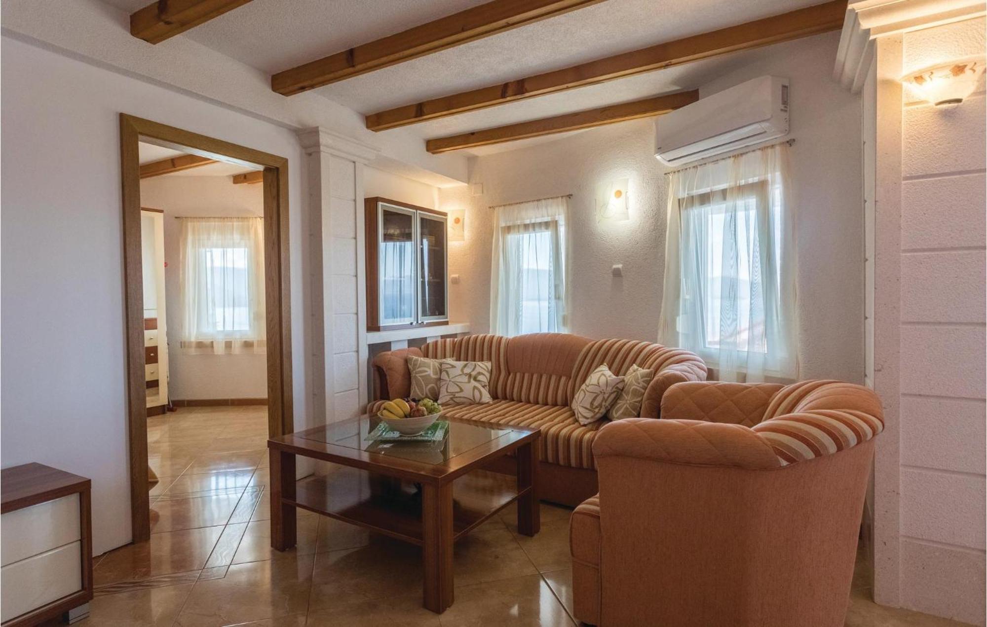 Lovely Apartment In Komarna With House Sea View Клек Екстериор снимка