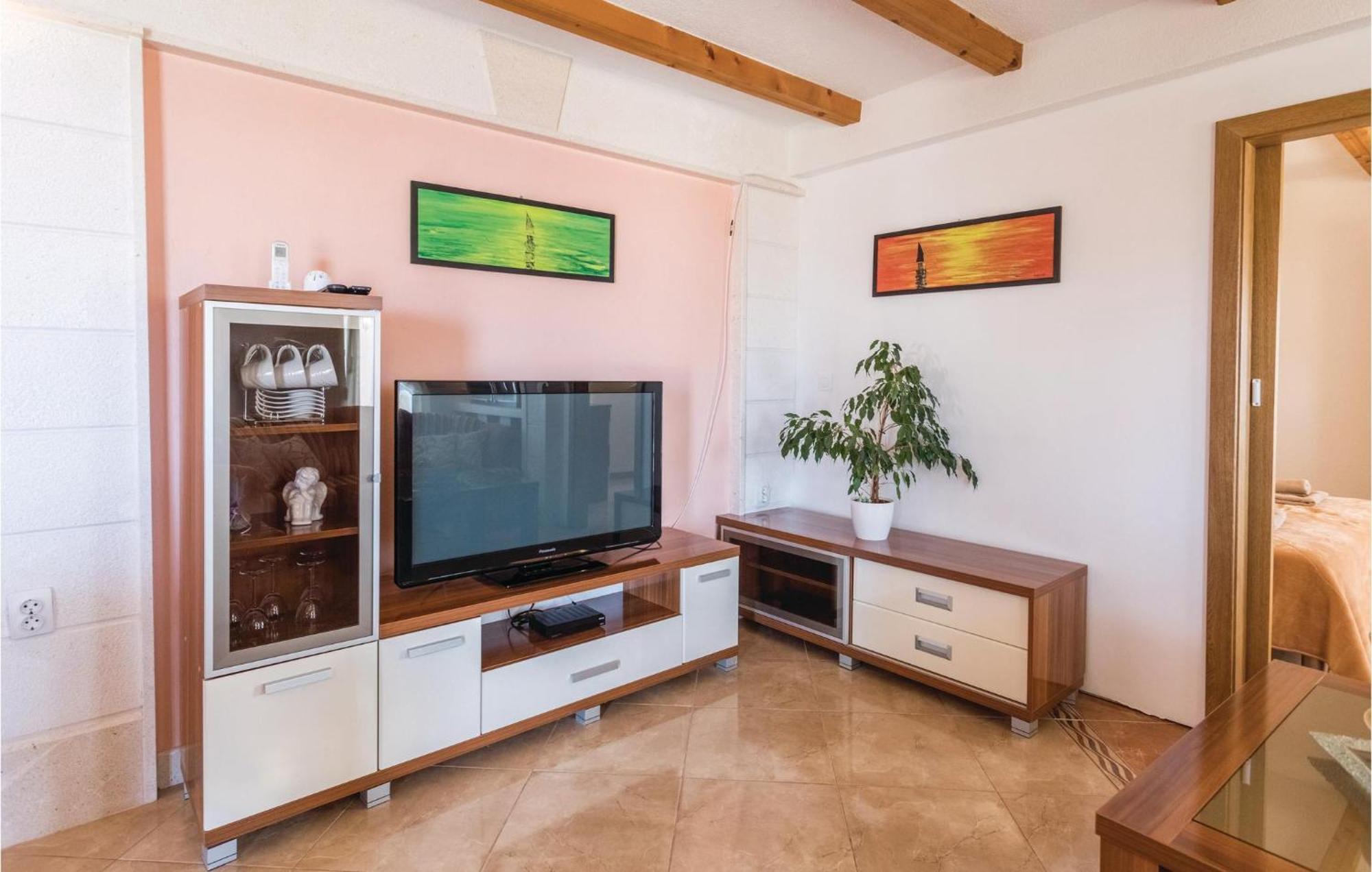 Lovely Apartment In Komarna With House Sea View Клек Екстериор снимка