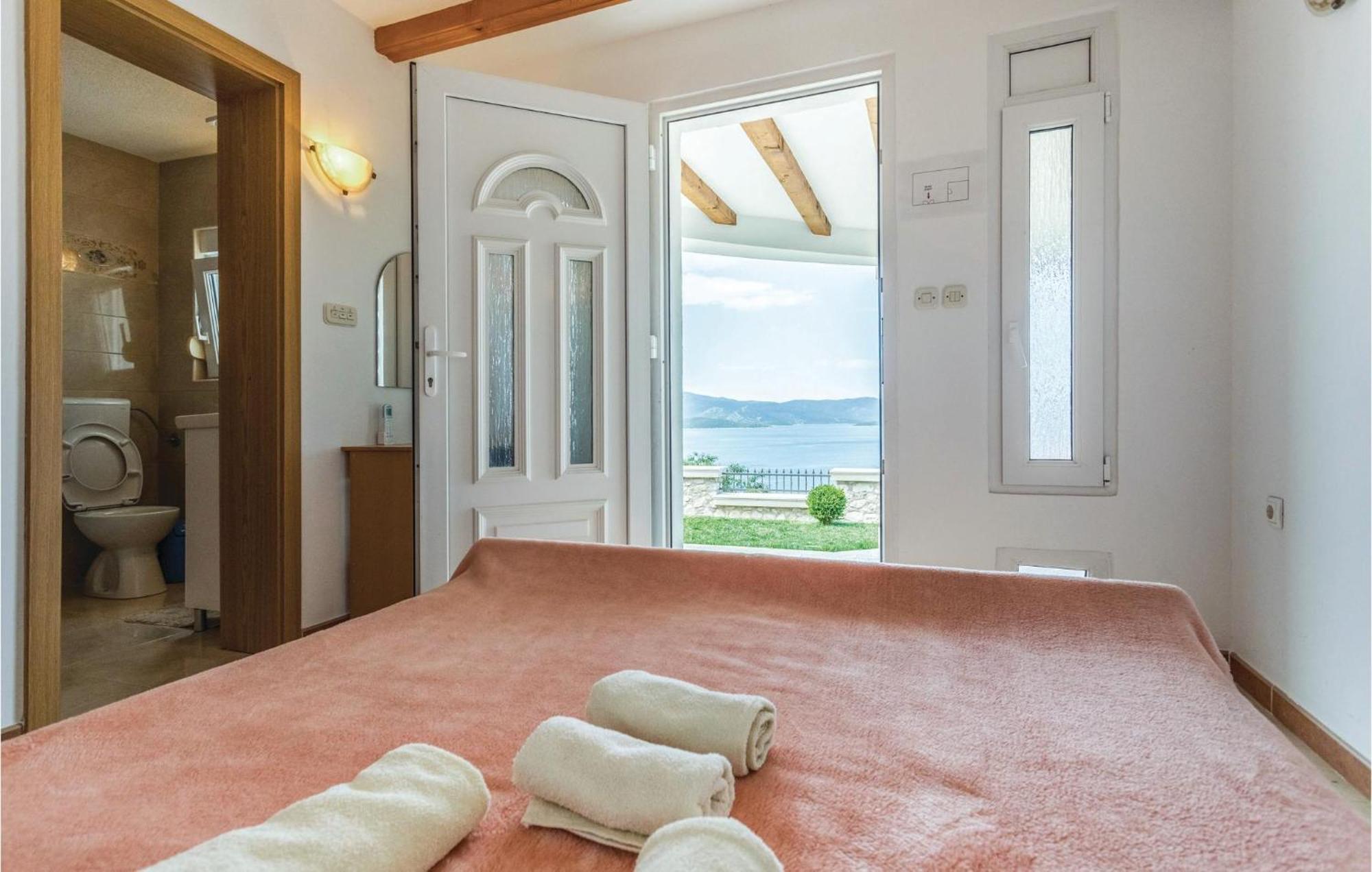 Lovely Apartment In Komarna With House Sea View Клек Екстериор снимка