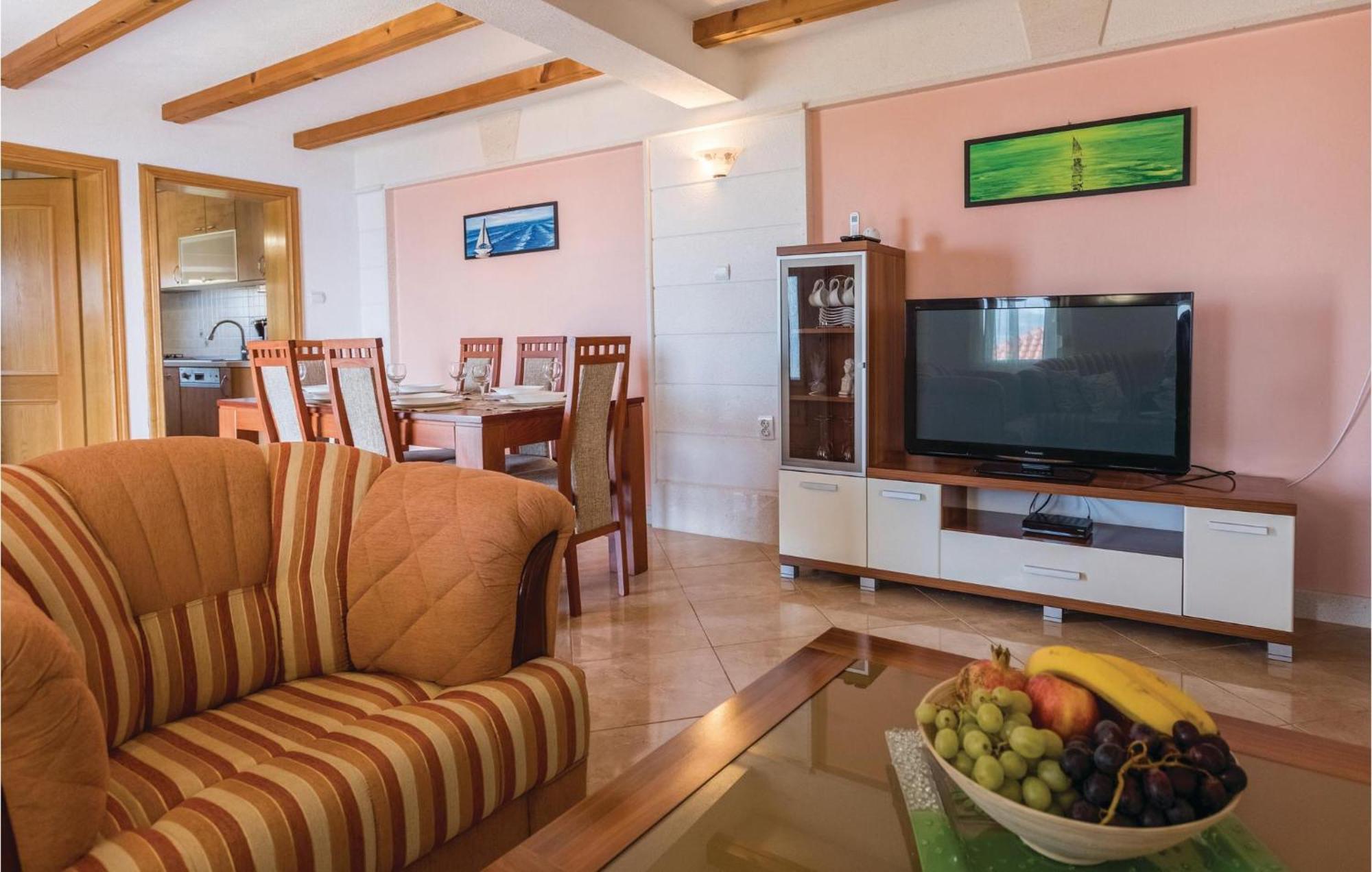 Lovely Apartment In Komarna With House Sea View Клек Екстериор снимка