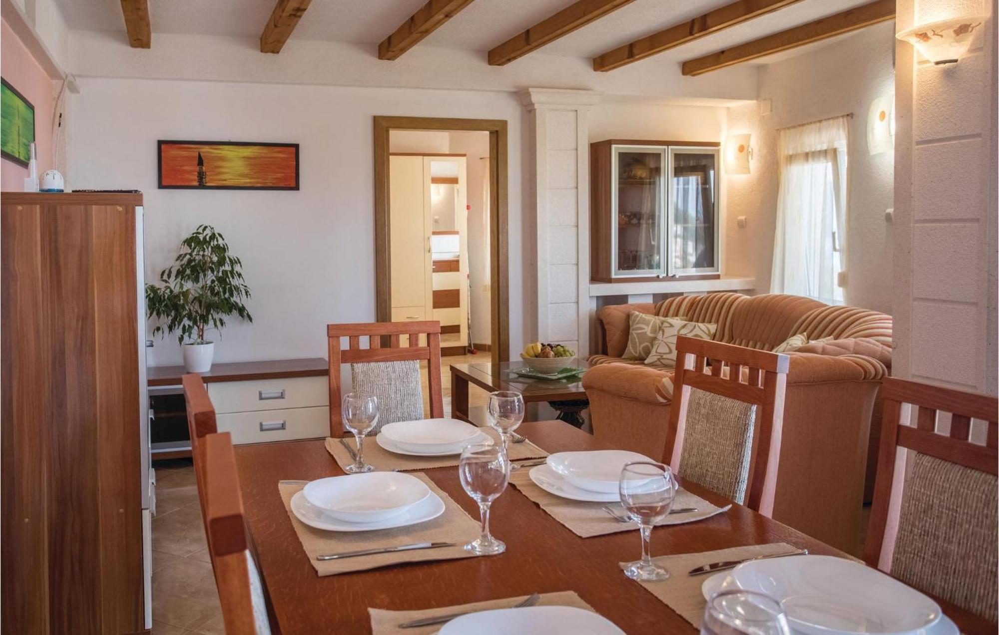 Lovely Apartment In Komarna With House Sea View Клек Екстериор снимка